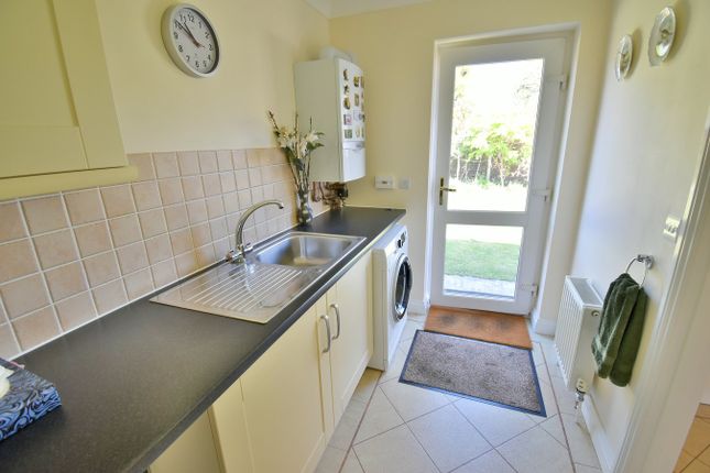 10, Arnold Close, Ferndown photo 4