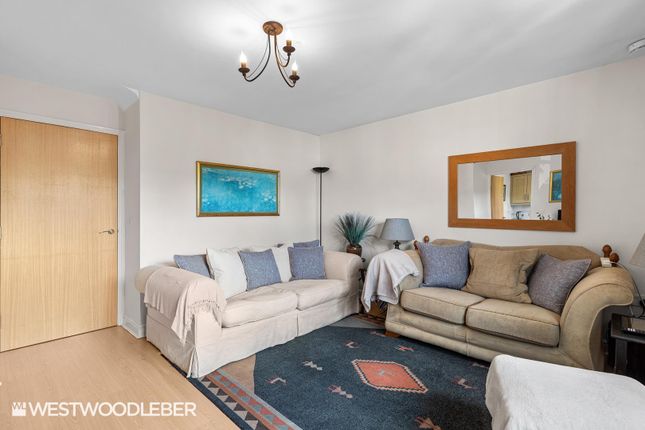 151, Plomer Avenue, Hoddesdon photo 4