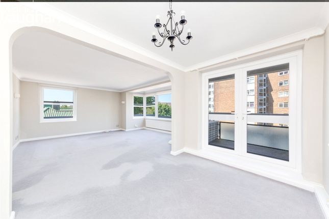 Flat to rent in York Avenue, Hove, East Sussex