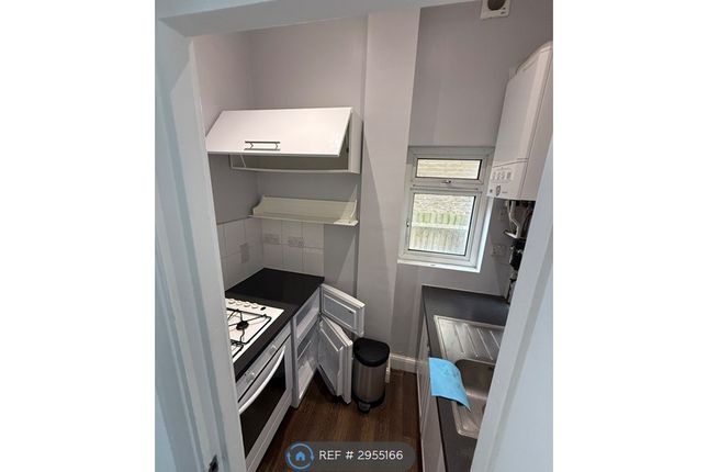 Flat, Westwell Road, London photo 2