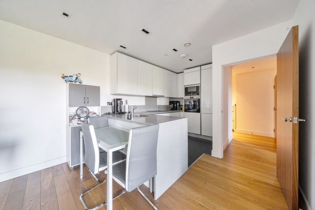29 Skyline House, Dickens Yard,, Longfield Avenue, London photo 4