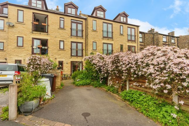 Town house for sale in Albion Road, High Peak