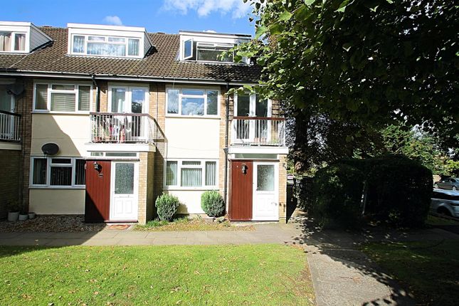 3, Harriet Way, Bushey photo 4