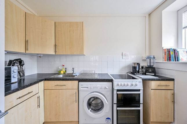 Flat to rent in Glyndon Road, Plumstead, London