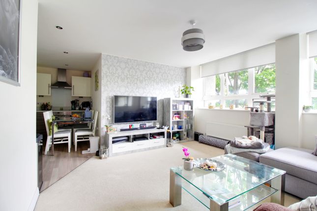 Thumbnail Flat to rent in Skyline House, Swingate, Stevenage, Hertfordshire