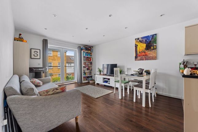 Flat for sale in Diamond Jubilee Way, Carshalton