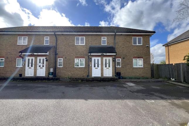 Flat to rent in Staines Road West, Ashford