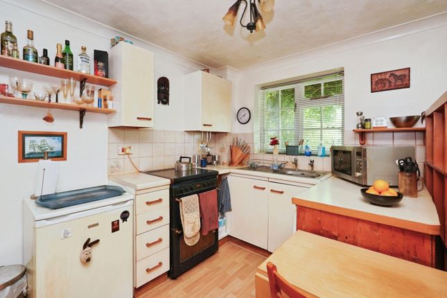 19, Newbury Close, Folkestone photo 4