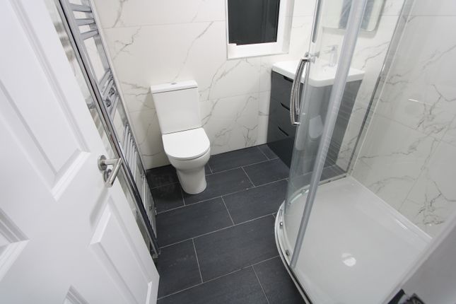 6, Alexandra Road, Mitcham photo 2