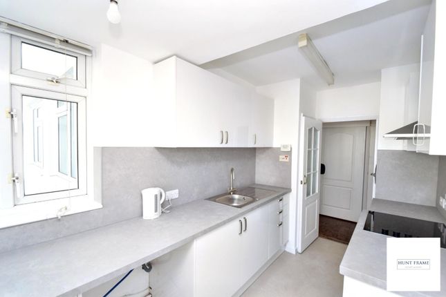 Flat 42, Grand Court, King Edwards Parade, Eastbourne photo 4