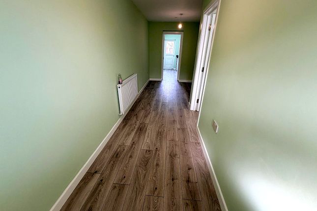 x, Chelmer Crescent, Barking photo 3