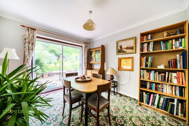 29, Clover Hill, Surrey photo 4