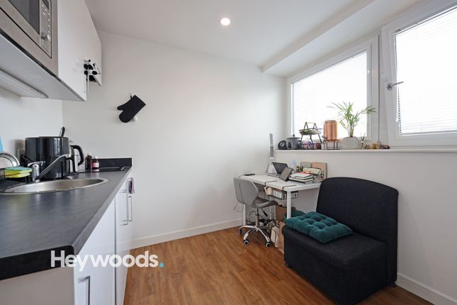 Flat 112, Keele House, Newcastle photo 4