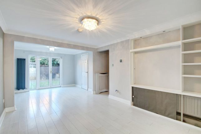 19, Stonebridge Field, Eton photo 2