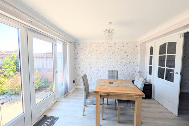 52, Warwick Road, Cleethorpes photo 3