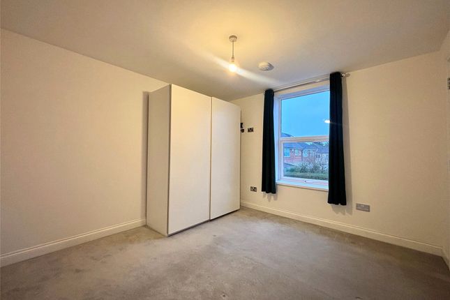1, Double Room 1 Derrick Road, Gloucestershire photo 2