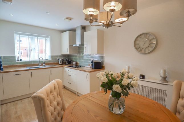12, Lupin Close, Calne photo 4