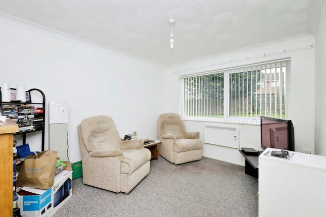 Flat for sale in Windsor Way, Polegate