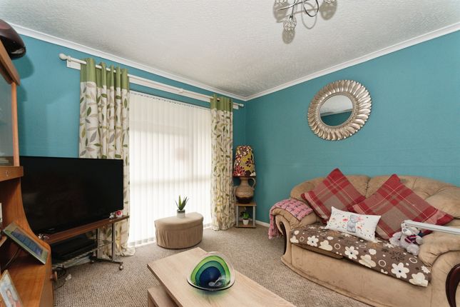 Barrington Close, Swindon photo 2