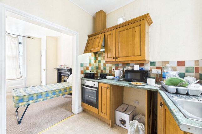 Middle Flat, 18, Church Street, Cornwall photo 2