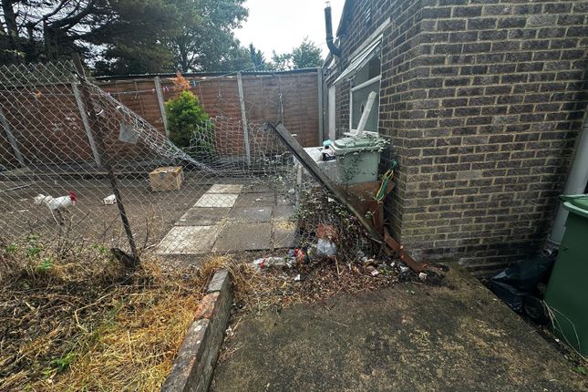 23, St. Peters Road, Luton photo 2