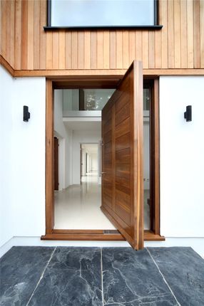 St Huberts Lodge,, Oxford Road, Buckinghamshire photo 2