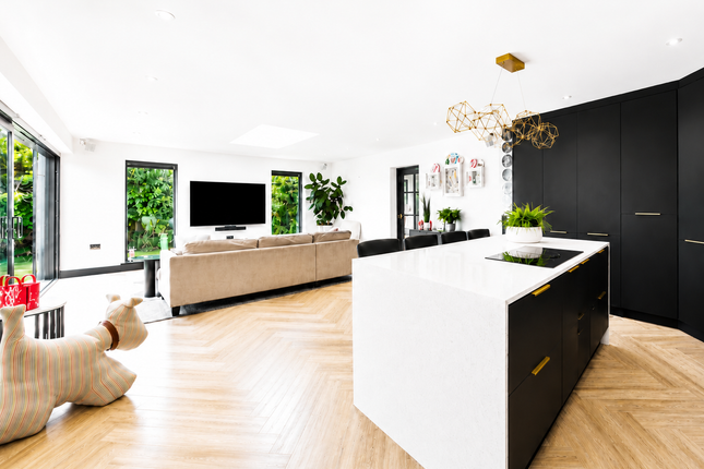 6, Coombes Way, Axbridge photo 3