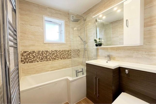 Flat 20, Brunel House, Harrow Road, London photo 5