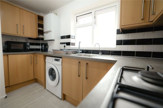 Room 3, 307, Rochfords Gardens, Berkshire photo 5