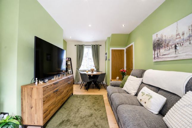 9, Constable Avenue, Burnley photo 4