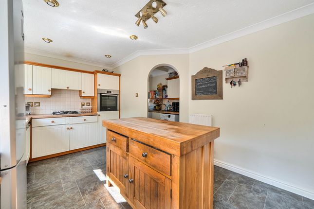 13 Lynn Way, Winchester photo 4