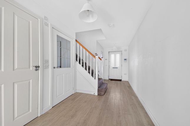 8, Raeside Grove, Glasgow photo 2
