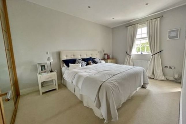 Town house for sale in Blue Dragon Yard, Beaconsfield