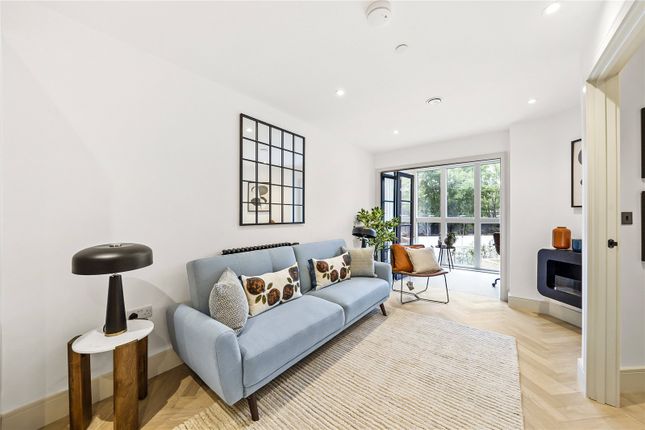 Flat for sale in Clifton Mansions, Willesden Green