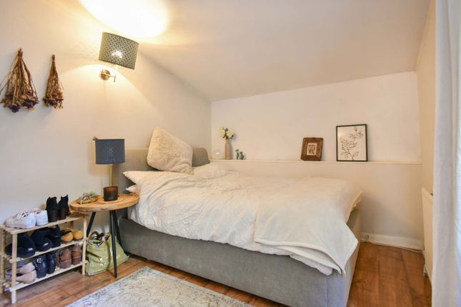 Flat for sale in Boundary Lane, London