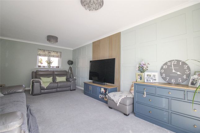 Rennie Crescent, Wiltshire photo 3