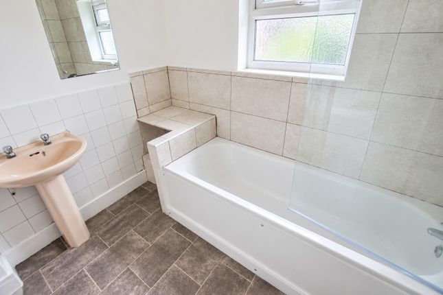 126, Thackeray Avenue, London photo 5