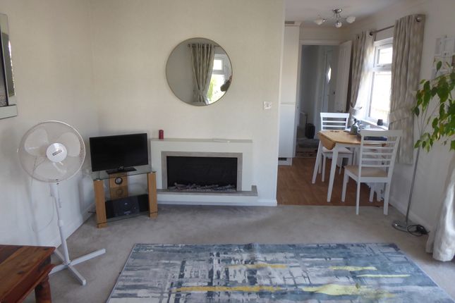 17 The Rowans, Woodbine Close, Waltham Abbey photo 4