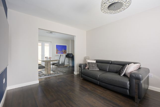 16, North Urqhuart Place, Dunfermline photo 4