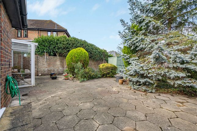 53 Beechwood Park, Leatherhead photo 4