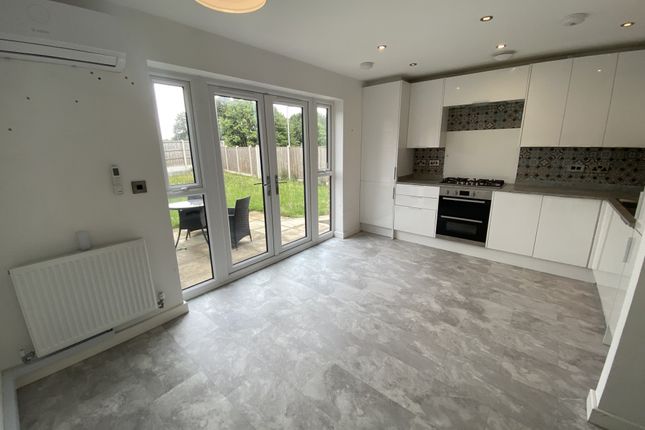2, Lodgeside Avenue, Salford photo 2