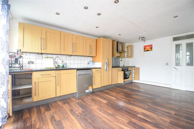 16, Sanctuary Close, Uxbridge photo 2
