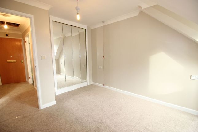 Flat to rent in Clockhouse Road, Farnborough