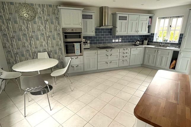 4 Springhill, Haye Lane, Lyme Regis photo 2