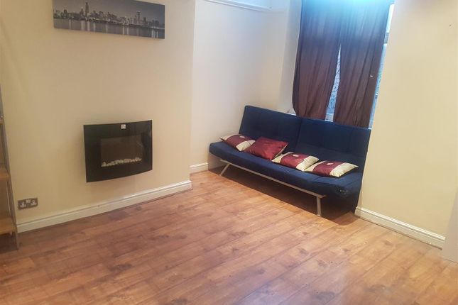 78, Birch Lane, Manchester photo 4