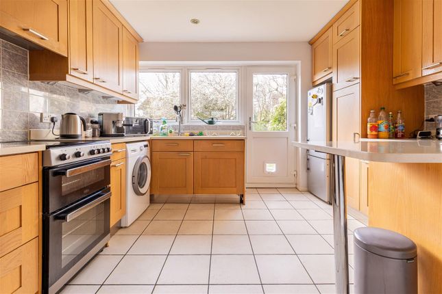 Link-detached house for sale in Thrifts Mead, Theydon Bois, Epping