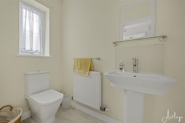 9, Tennant Grove, Neath photo 3