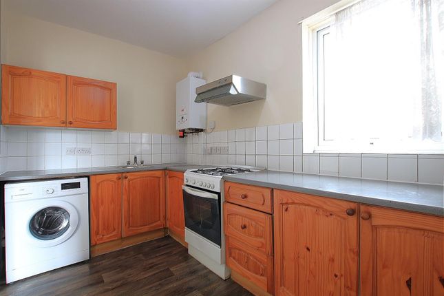 Flat to rent in Vicarage Farm Road, Heston