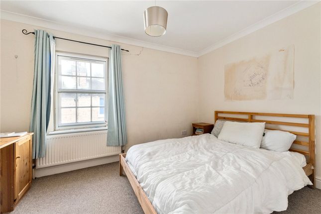 End terrace house for sale in Willow Walk, Cambridge