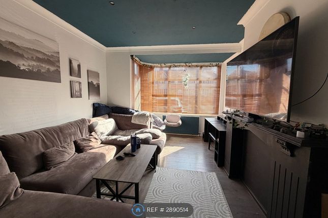 Willow Way, Luton photo 3